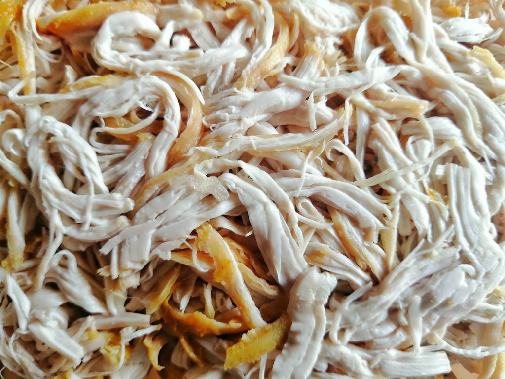 Shredded white meat of different lengths