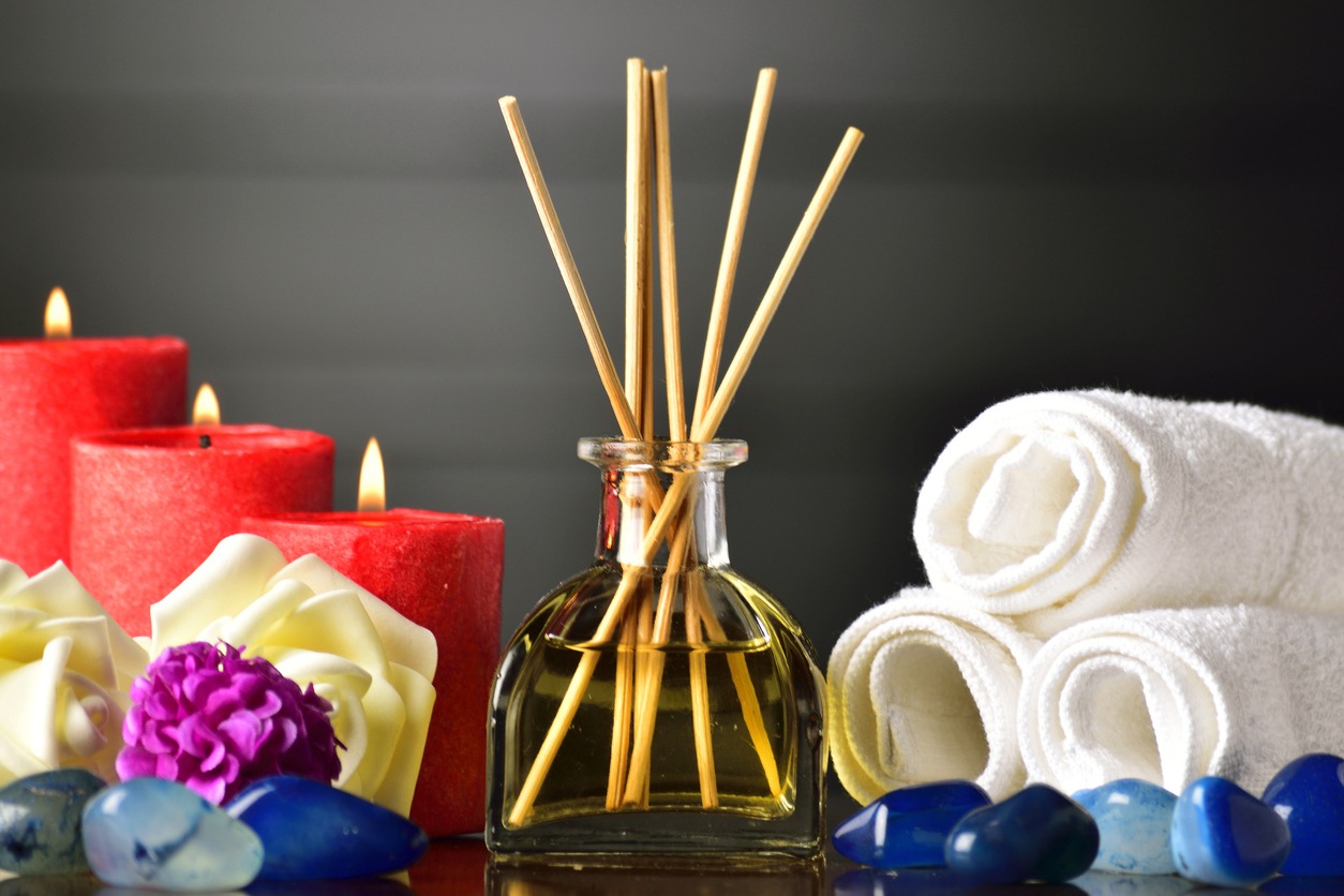 Aromatherapy, Aromatherapy Diffuser, Aromatherapy Oil, Bottle, Candle, Air Freshener, Alternative Therapy, Home Décor, Liquid, Scented, Still Life, Perfume, Healthcare and Medicine, Essential Oil