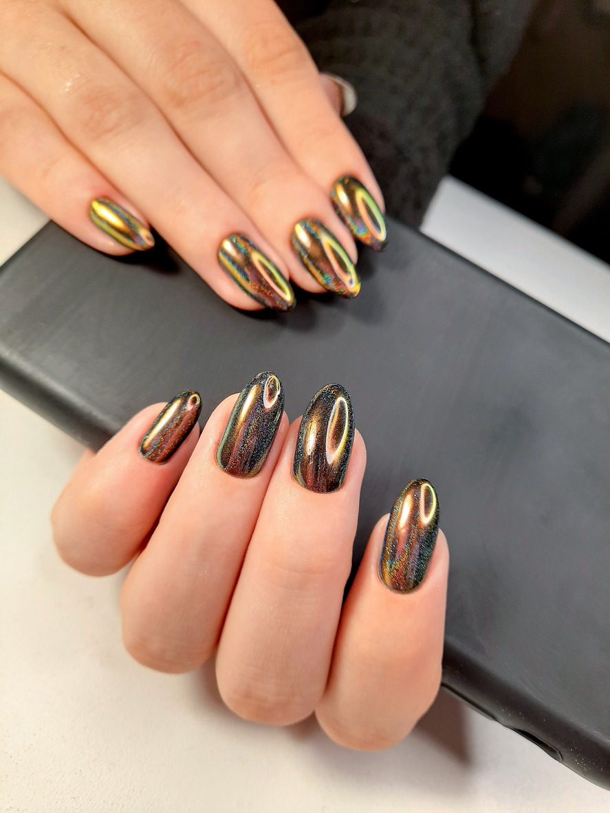 Bright iridescent gel polish with multicolored highlights