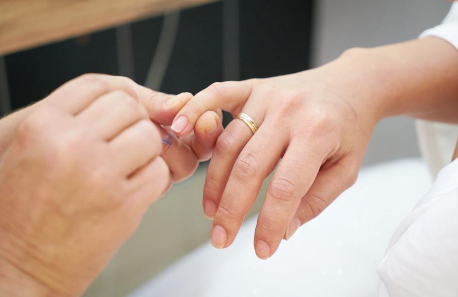 getting an American manicure