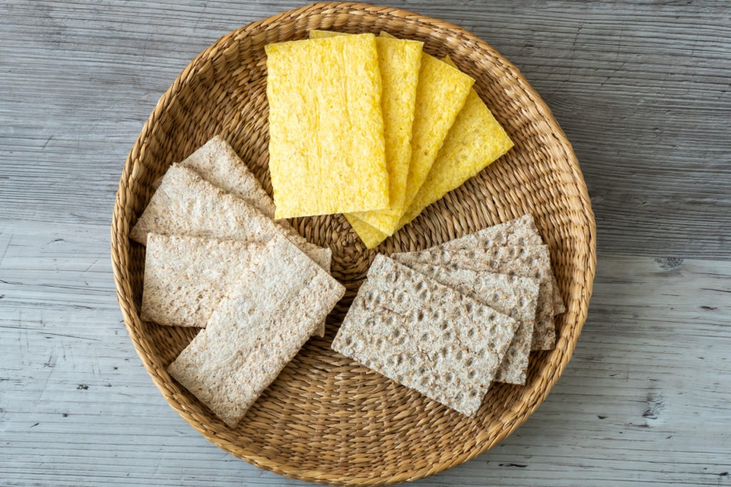 Wholegrain crispbread with sesame seeds.