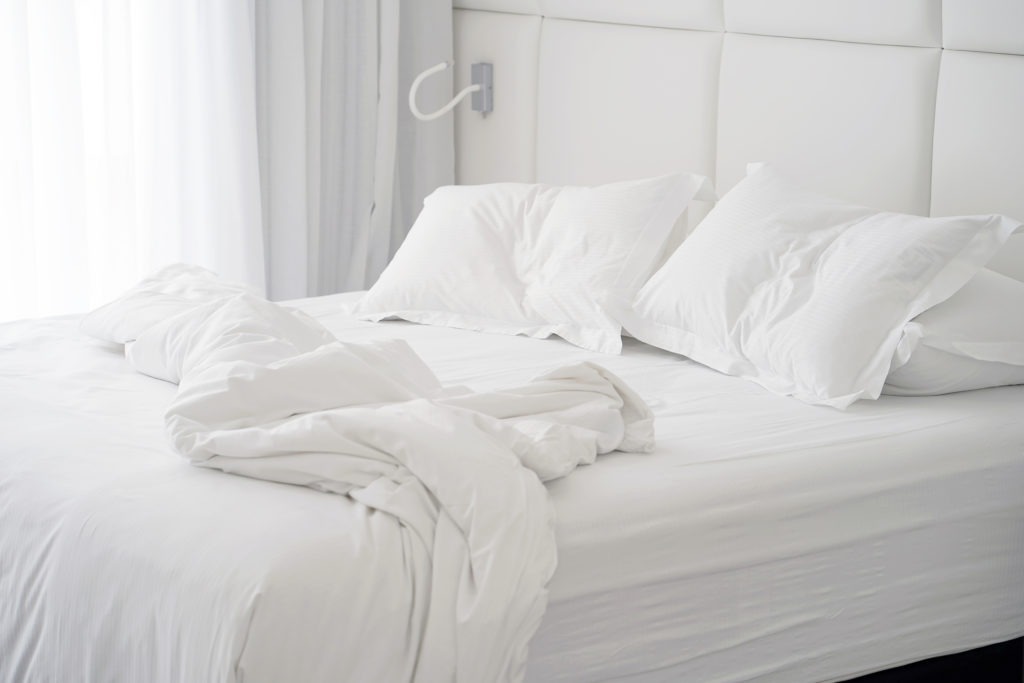 Duvet-in-hotel-room