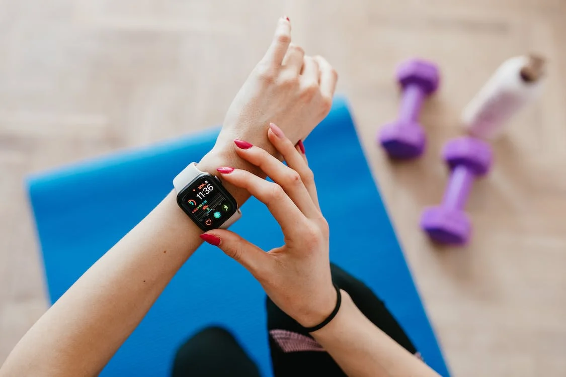 Smartwatch or Fitness Bands