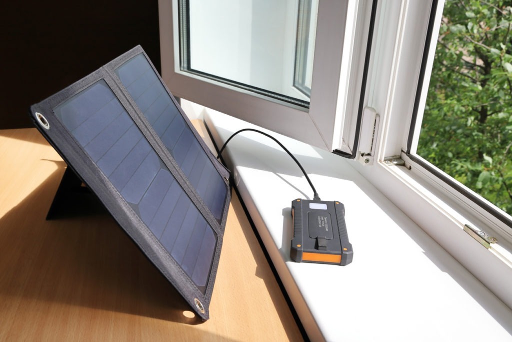 Solar phone charger
