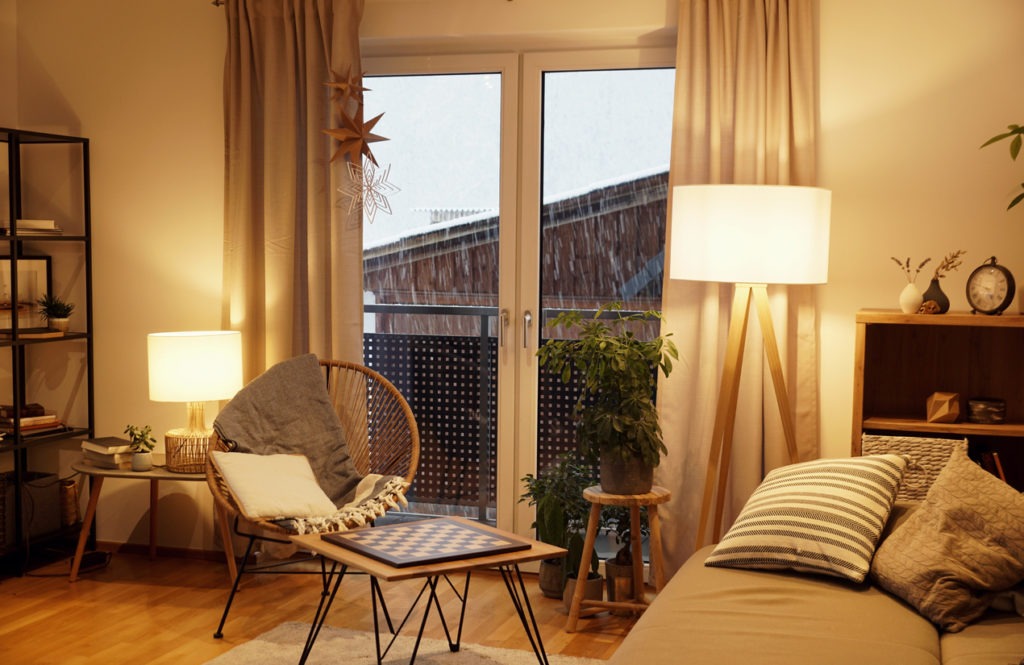 a-warm-light-cozy-living-room