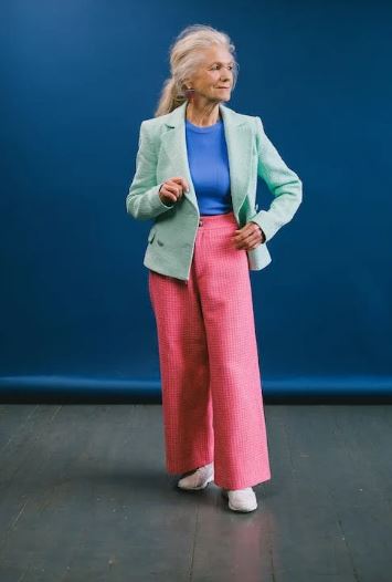 woman wearing pink trousers
