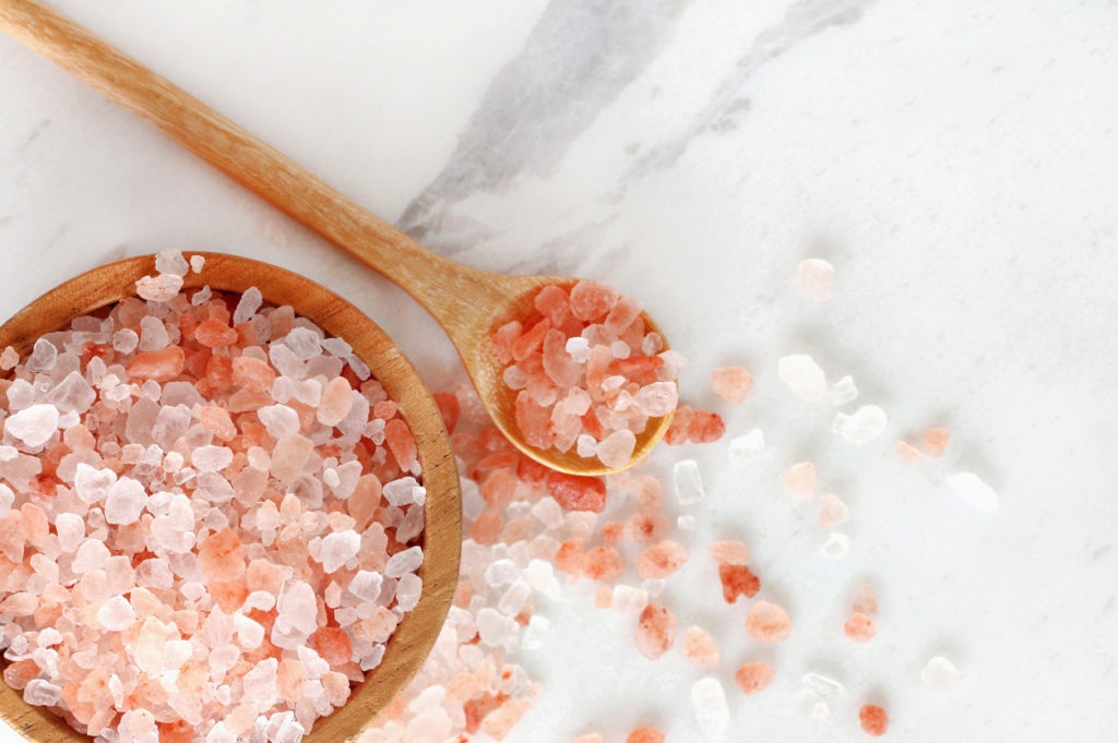 Top-view-of-Himalayan-pink-rock-salt-in-a-wooden-bowl
