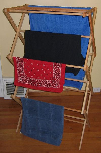 Wooden accordion-type laundry drying rack