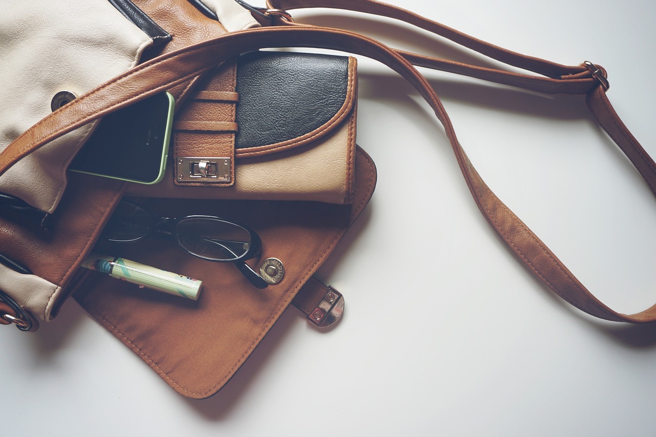 Tips for Choosing a Practical but Stylish Handbags for Women