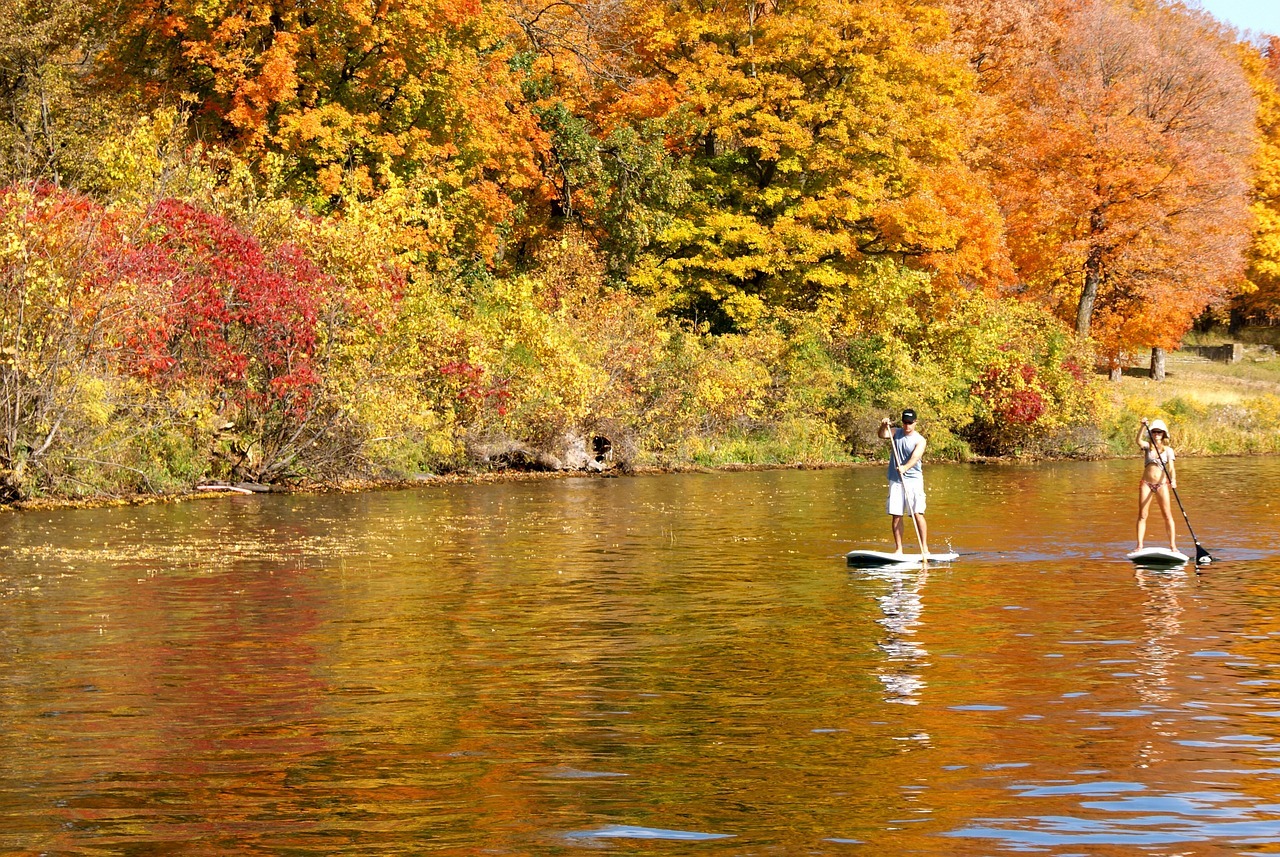paddleboarding autumn