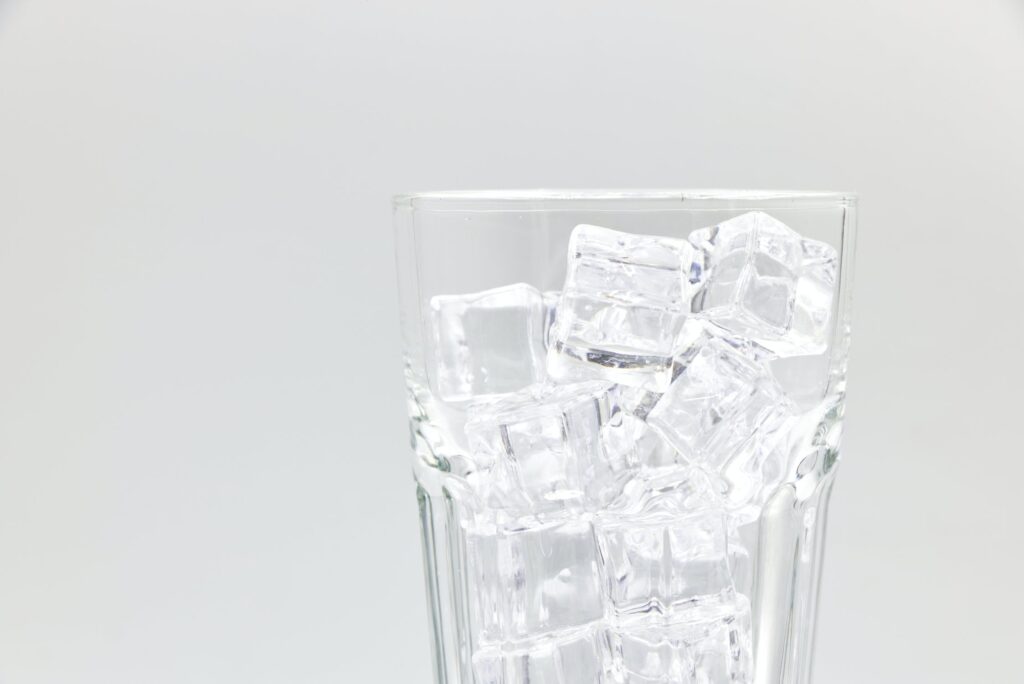 a picture of a glass filled with ice cube