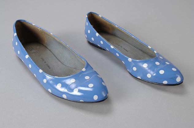 Blue flat shoes with spots