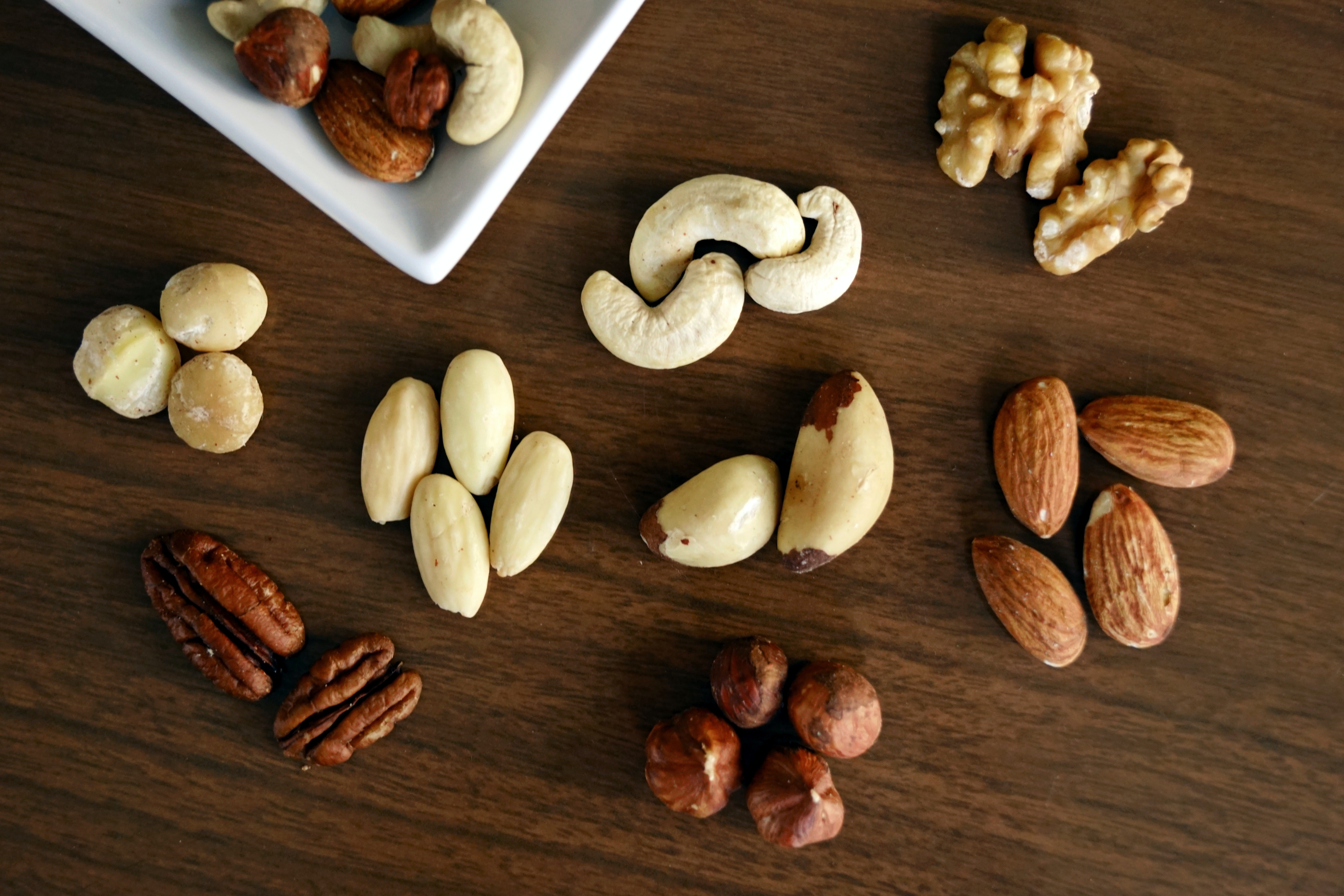 almond nuts, cashew nuts