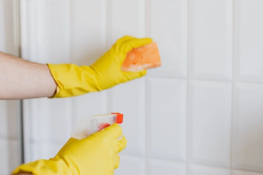 cleaning scum from tiling