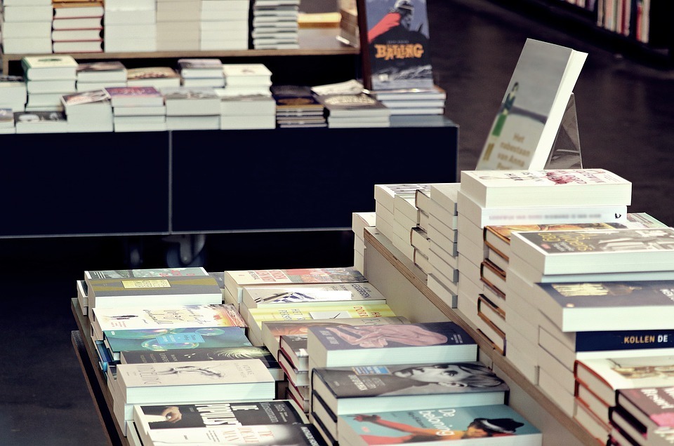 Image-of-a-pile-of-books.