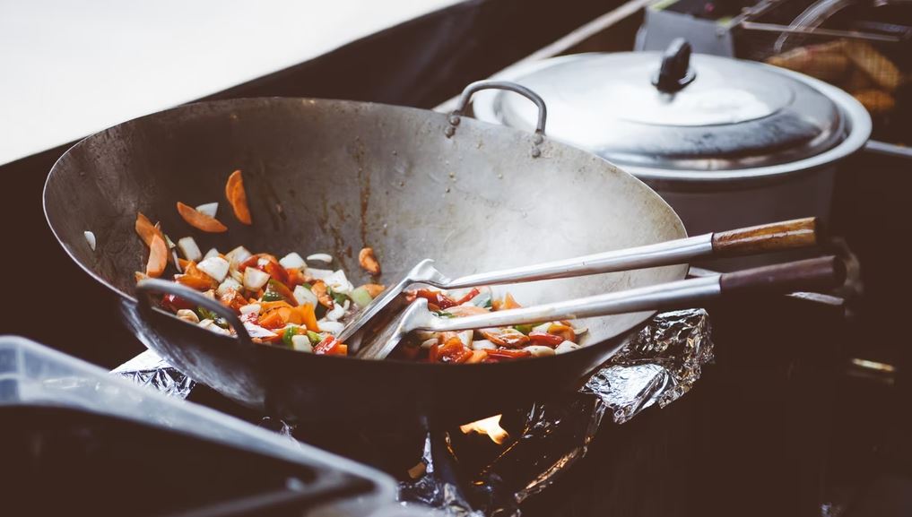 Vegetables-being-cooked-in-a-steel-wok