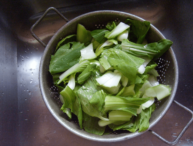 green-leafy-vegetables-colander-sink