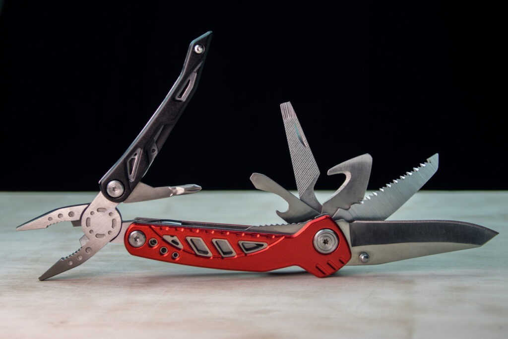multi-tool pocket knife