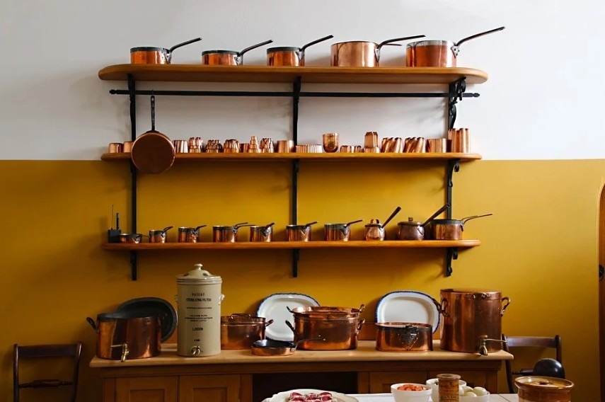 shelves-filled-with-cookware-pieces