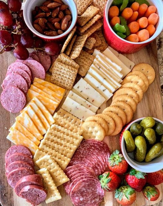 Charcuterie-Board-with-meat-cheese-crackers