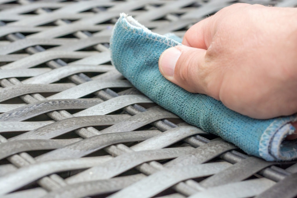 Cleaning rattan with a cloth