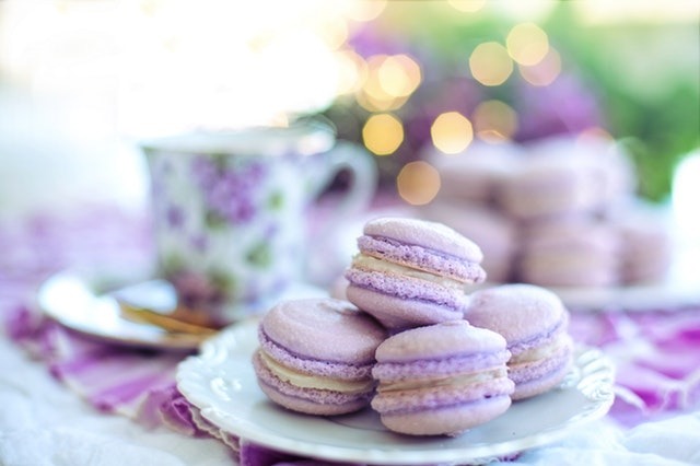a-closeup-picture-of-macaroons-on-a-plate