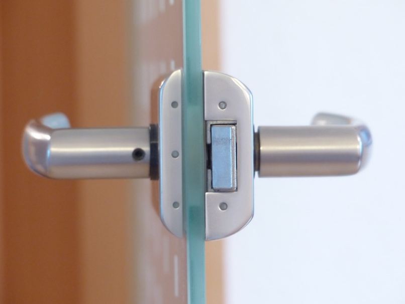 a-smart-door-lock-bolt.