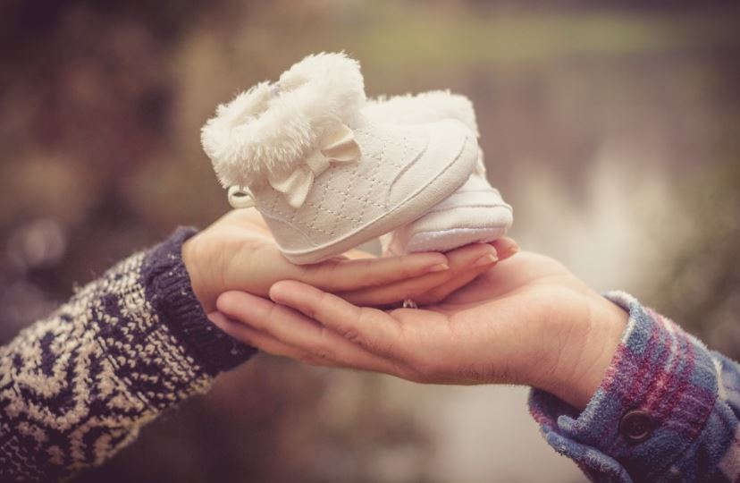 baby-shoes-on-hands