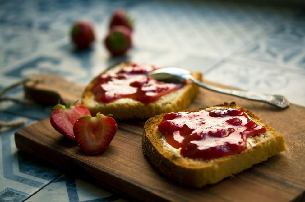 toast-with-jelly-spread