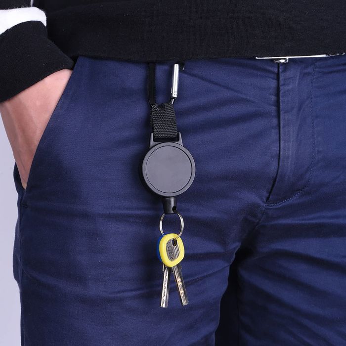 Benefits of Wearing a Retractable Keychain