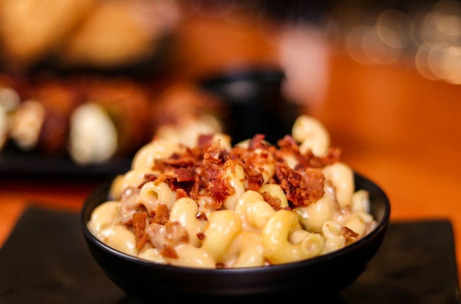 Mac-and-Cheese-is-one-of-the-favorite-dishes-of-Americans