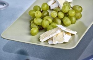 Soft-white-cheese-with-grapes