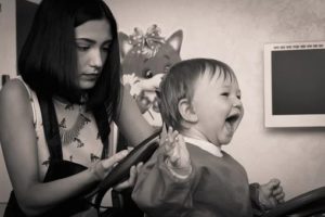 Woman-cutting-a-childs-hair