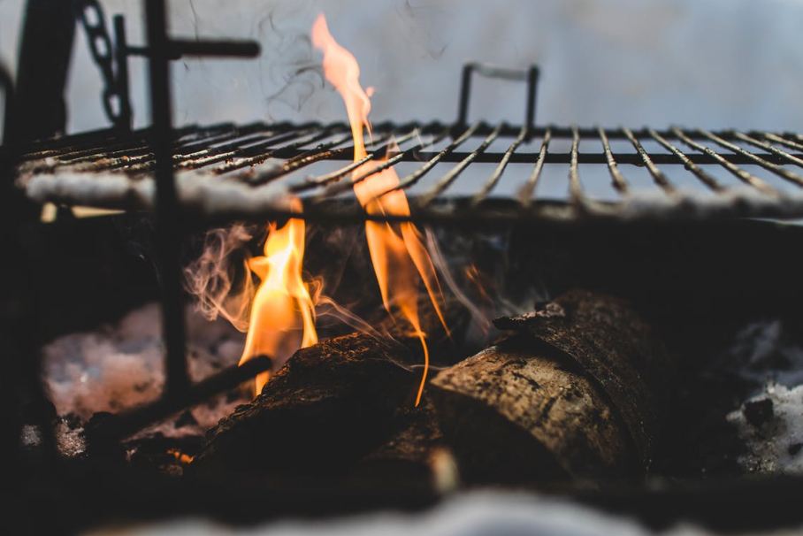 burning-under-black-metal-grill