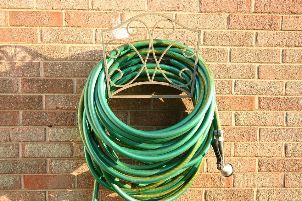 garden-hose-hanging-on-the-wall