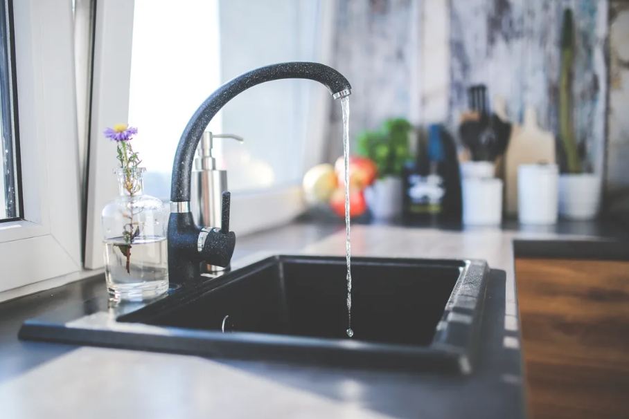 sink-with-hot-water