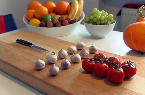 vegetables-on-a-wooden-cutting-board