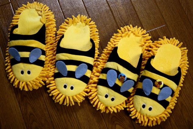 Bee mop slippers