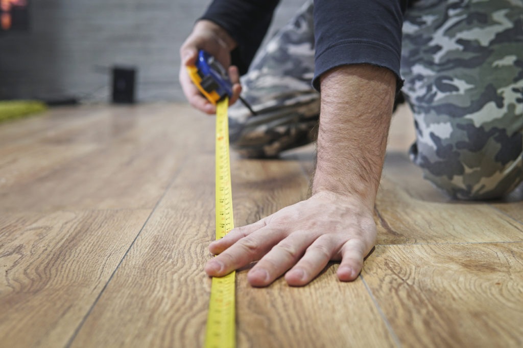 Laying laminate flooring measurement of the area