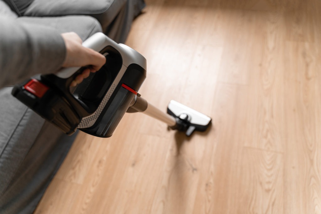 Pros and Cons of Buying a Cheap but Effective Vacuum