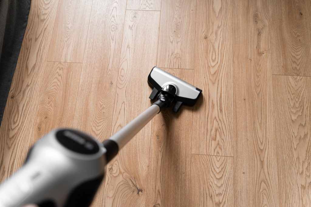 Pros and Cons of Swivel Vacuums