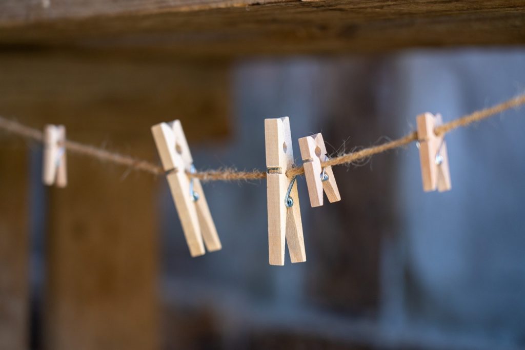 picture of clothespins