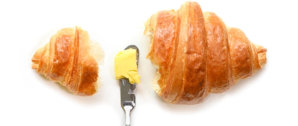 a butter knife and croissant