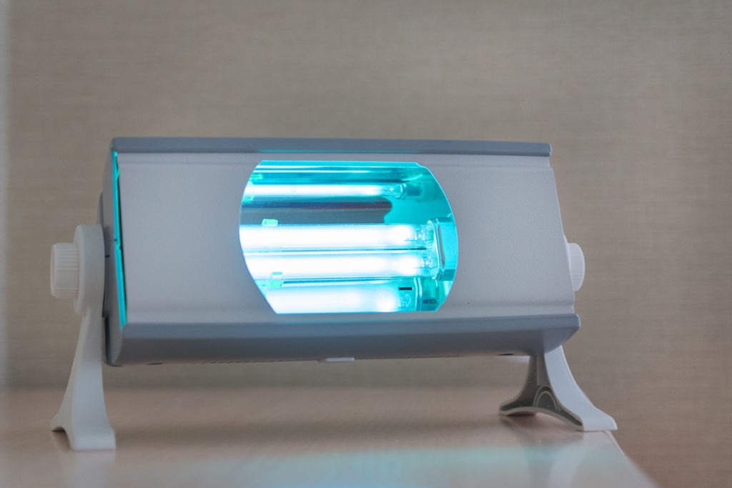 A compact quartz lamp with blue light for home disinfection.