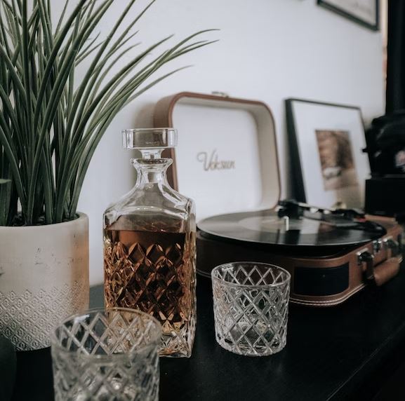 classy, classic, vintage backgrounds, interior, record player, alcohol, old school, style, vinyl, decanter, old fashioned, taste, class, bottle
