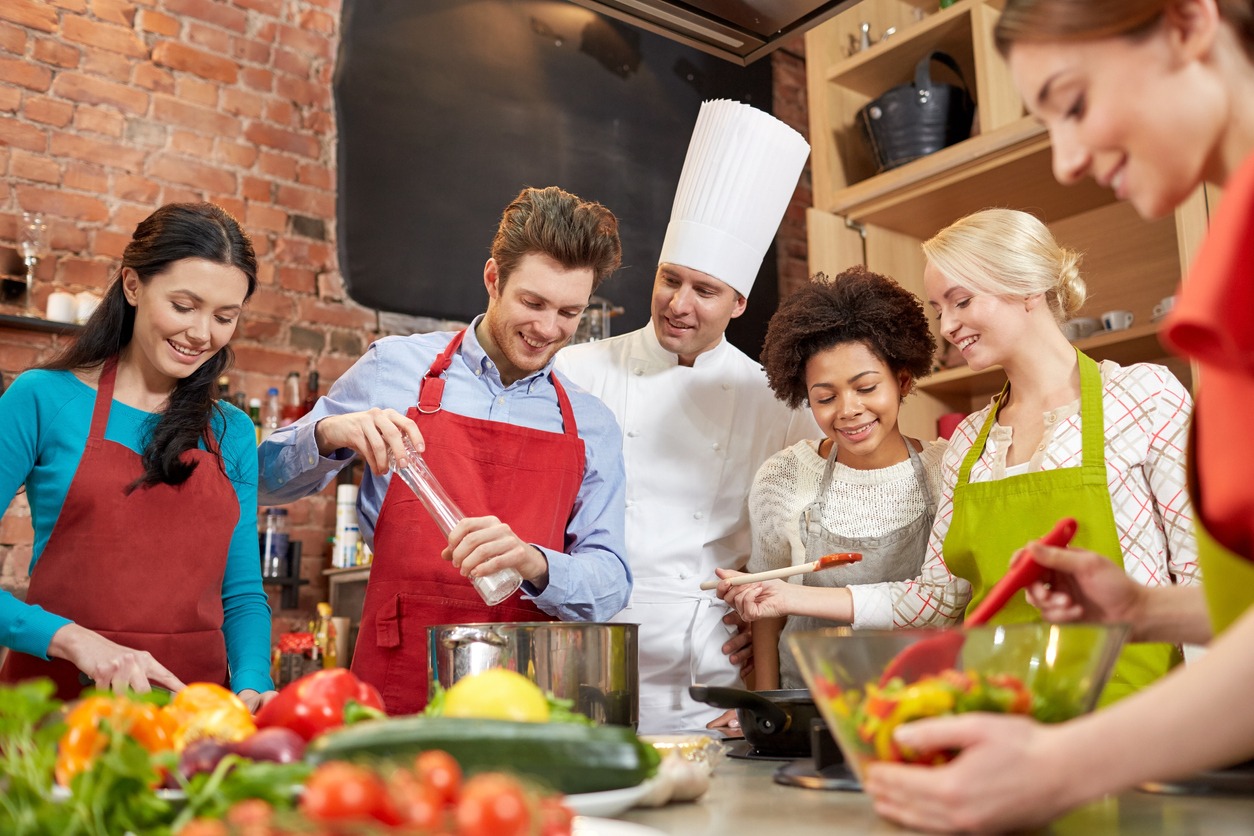 Learning, Kitchen, Teaching, Preparing Food, Group of People, Cheerful, Meal, Arpon, Food and Drink, Cooking Class, Cooking, Couple – Relationship, Tasting, Family, Instructor, Chef’s Hat, Vegetable, Vegetarian Food, Salt Seasoning