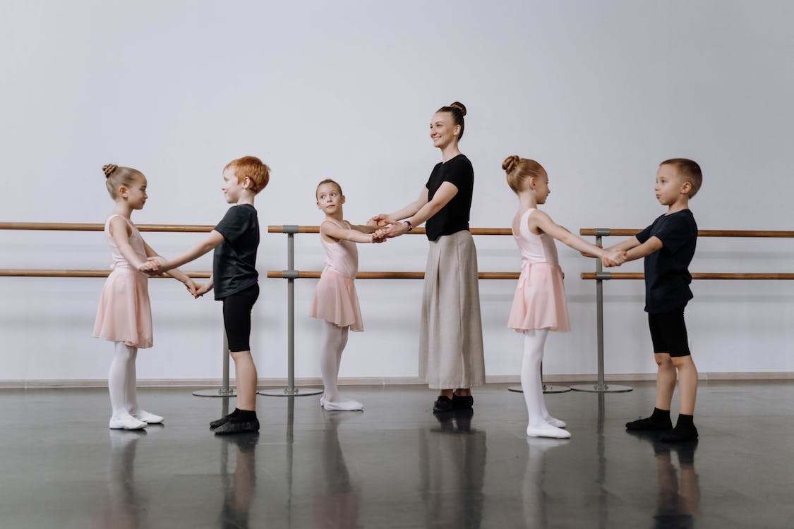 A photo of ballet dancers standing in a room
