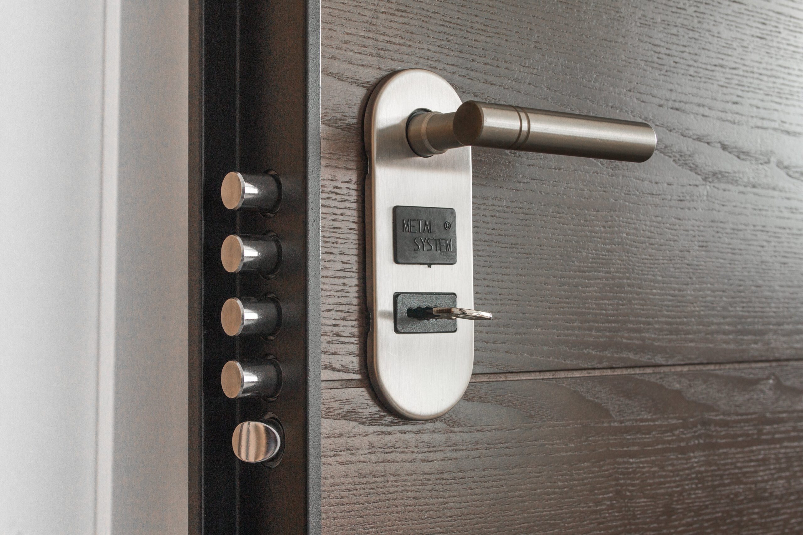 door-handle-key-keyhole