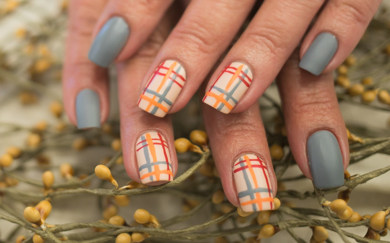 Checkered nails