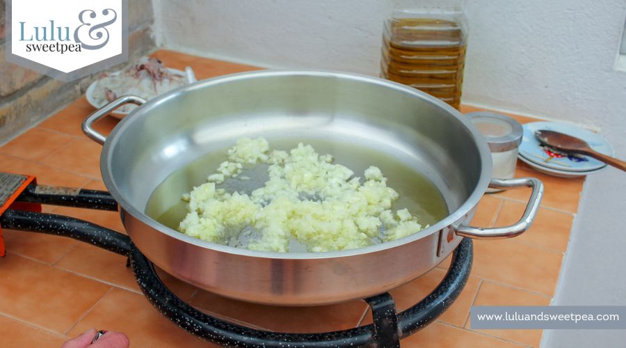 What is the Best Oil to Season a Stainless Steel Pan